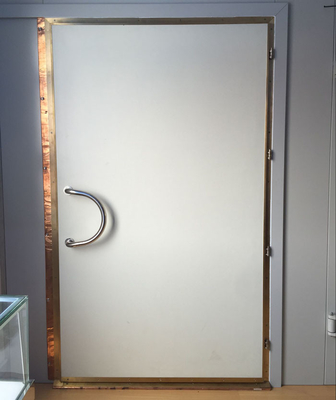 10MHz 4ft X 8ft Rf Shielded Doors Brass Mesh Cabinet Installation Pneumatic Copper Metal