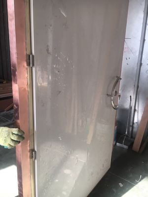 Puerta de resonancia magnética blindada por RF médica con eficiencia de protección de 100 dB para el rango de frecuencia de 10-130 MHz y operación manual de oscilación