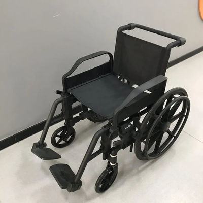 Silla de ruedas no magnética con respaldo de 40 cm de altura, ancho total de 65 cm y reposabrazos acolchados desmontables para salas de resonancia magnética