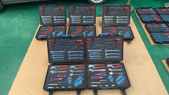 Estuche de plástico duro no magnético. Kit de herramientas no ferrosos diseñado para alta durabilidad y precisión en ensamblajes complejos.