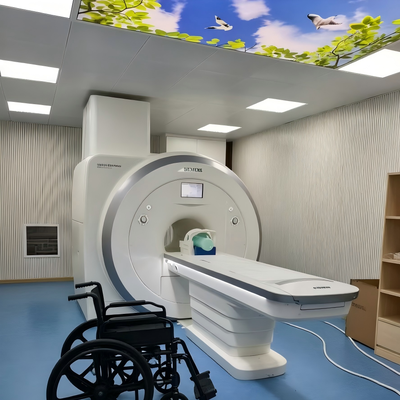 Silla de ruedas plegable no magnética con construcción liviana y soporte de carga de 100 kg para entornos de resonancia magnética