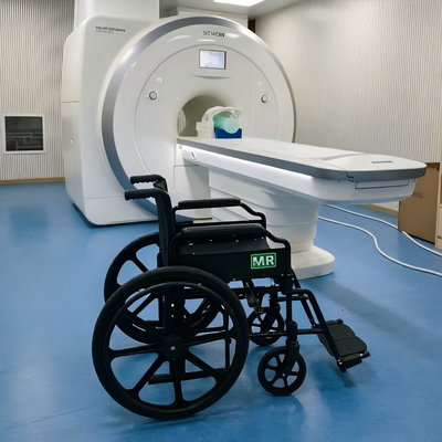Silla de ruedas no magnética con 50 cm de altura del asiento, reposabrazos con almohadillas desmontables y ruedas traseras sólidas de 24 pulgadas para la seguridad de la RMN