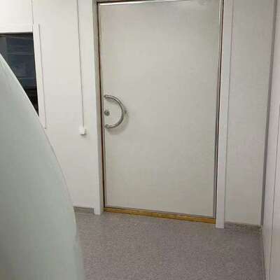 Puerta blindada RF con dirección de apertura personalizada con color de puerta blanco y cumplimiento MIL-STD-285 para blindaje EMI