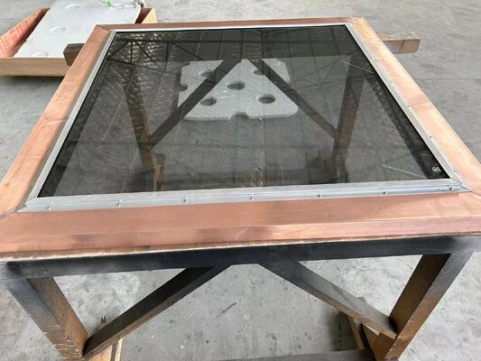Ventanas protegidas por RF personalizables con tamaño de ventana visible de 1.5m X 1.2m y malla de latón pintada de negro para salas de resonancia magnética aisladas acústicamente